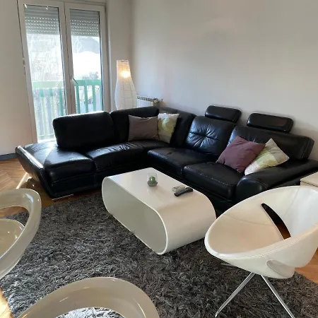- 55 M2, South-oriented. דירה *