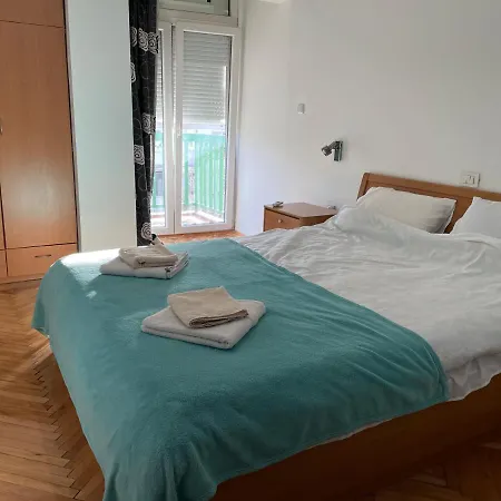 - 55 M2, South-oriented. דירה *